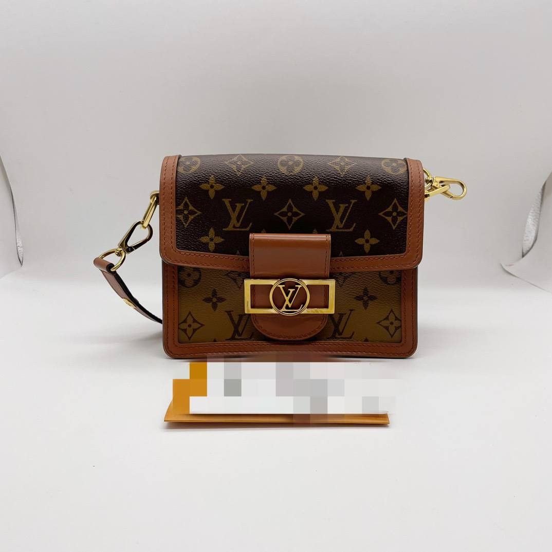 Louis Vuitton dauphine WOC, Women's Fashion, Bags & Wallets, Purses &  Pouches on Carousell