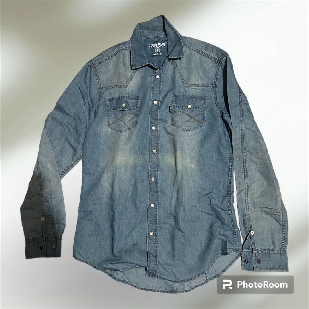 Terranova denim long sleeved polo (Category: Coats, Jackets and Outerwear) located in Valenzuela. Submitted by gotdrip (Listing ID 1261667993, Image 1). Description: Terranova denim long sleeve shirt Slightly used (still very presentable) "These items have been previously owned and are not thrifted. Some have seen minimal use or remain unworn, still bearing their original tags. Given their preloved nature, we kindly request that you manage your e