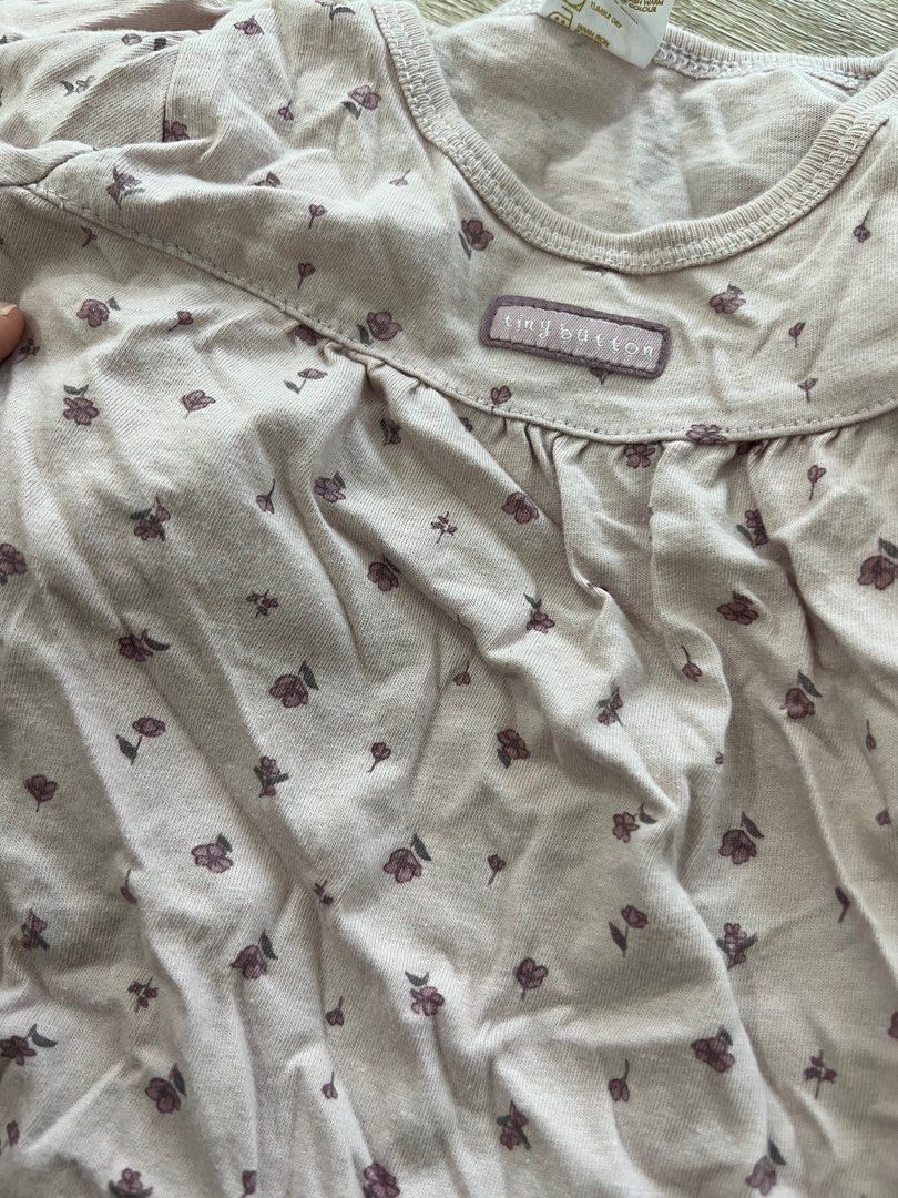 Tiny button pyjamas (Category: Babies & Kids Fashion) located in Kajang. Submitted by ZaydanRiri (Listing ID 1261532733, Image 3). Description: Size S on the label. My daughter wore this when she was 1. (9-10kg).