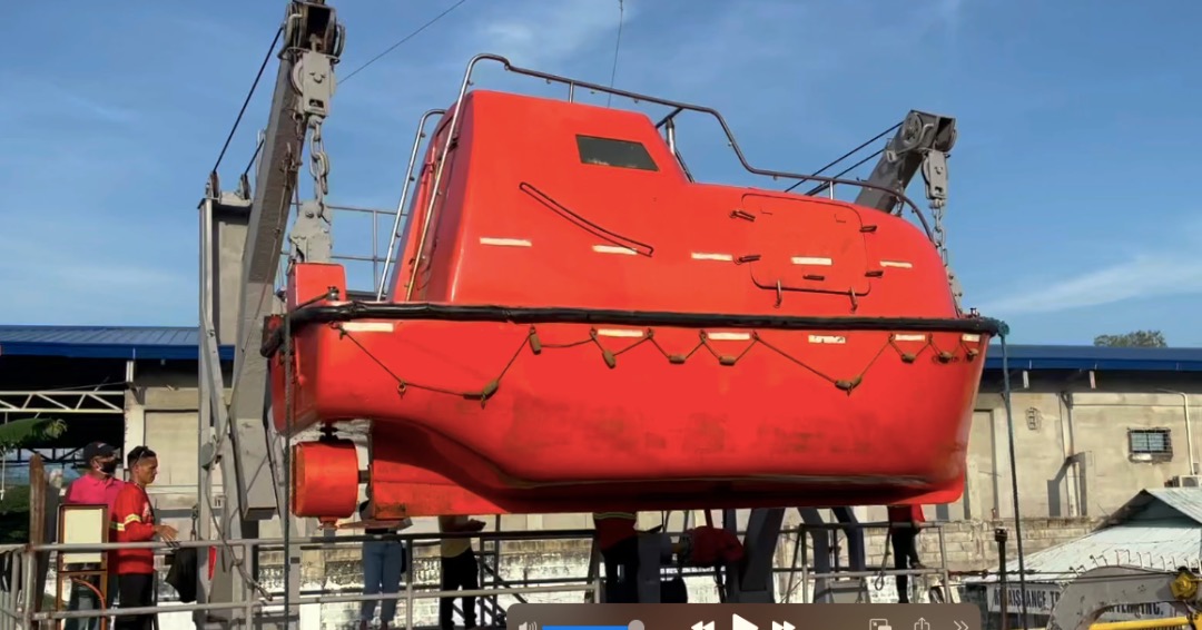Totally Enclosed Lifeboat with Luffing Arm Gravity Davit, Special