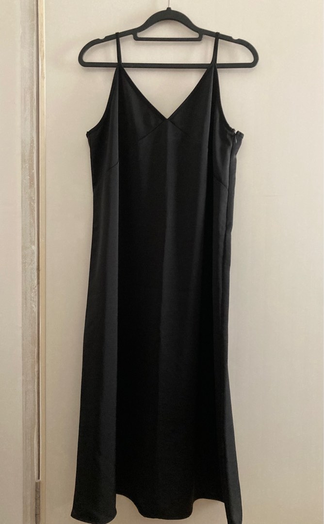Uniqlo slip on dress, Women's Fashion, Dresses & Sets, Dresses on Carousell