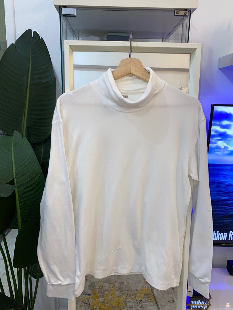 UNIQLO TURTLE NECK M Women s Fashion Tops Other Tops on Carousell