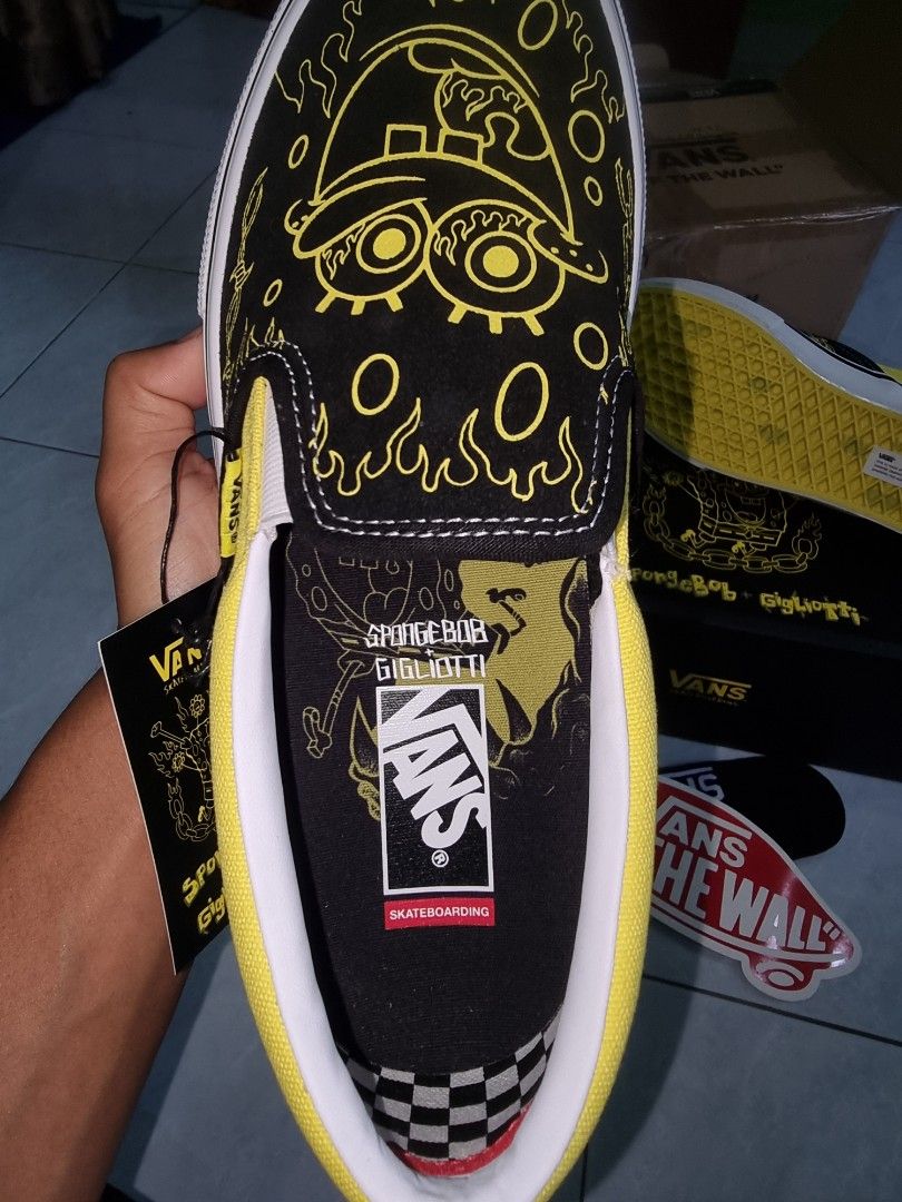 Slip on outlet spongebob