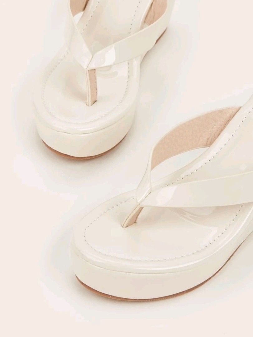White wedge clearance flip flops womens