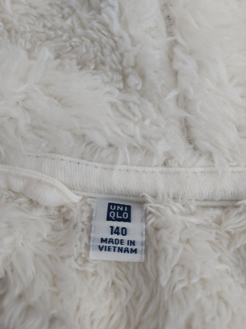 Winter Jacket (Category: Babies & Kids Fashion) located in Singapore. Submitted by thc88 (Listing ID 1261517042, Image 2). Description: Uniqlo jacket with fleece within. Good condition.