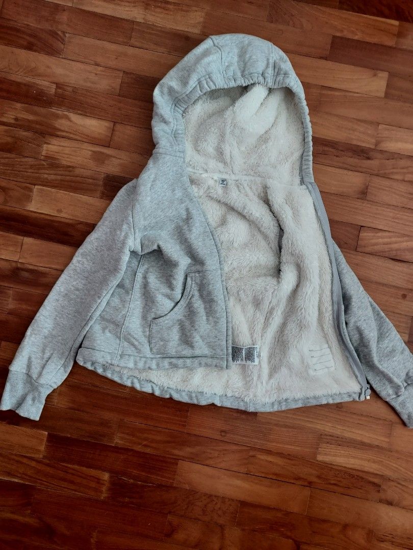 Winter Jacket (Category: Babies & Kids Fashion) located in Singapore. Submitted by thc88 (Listing ID 1261517042, Image 1). Description: Uniqlo jacket with fleece within. Good condition.