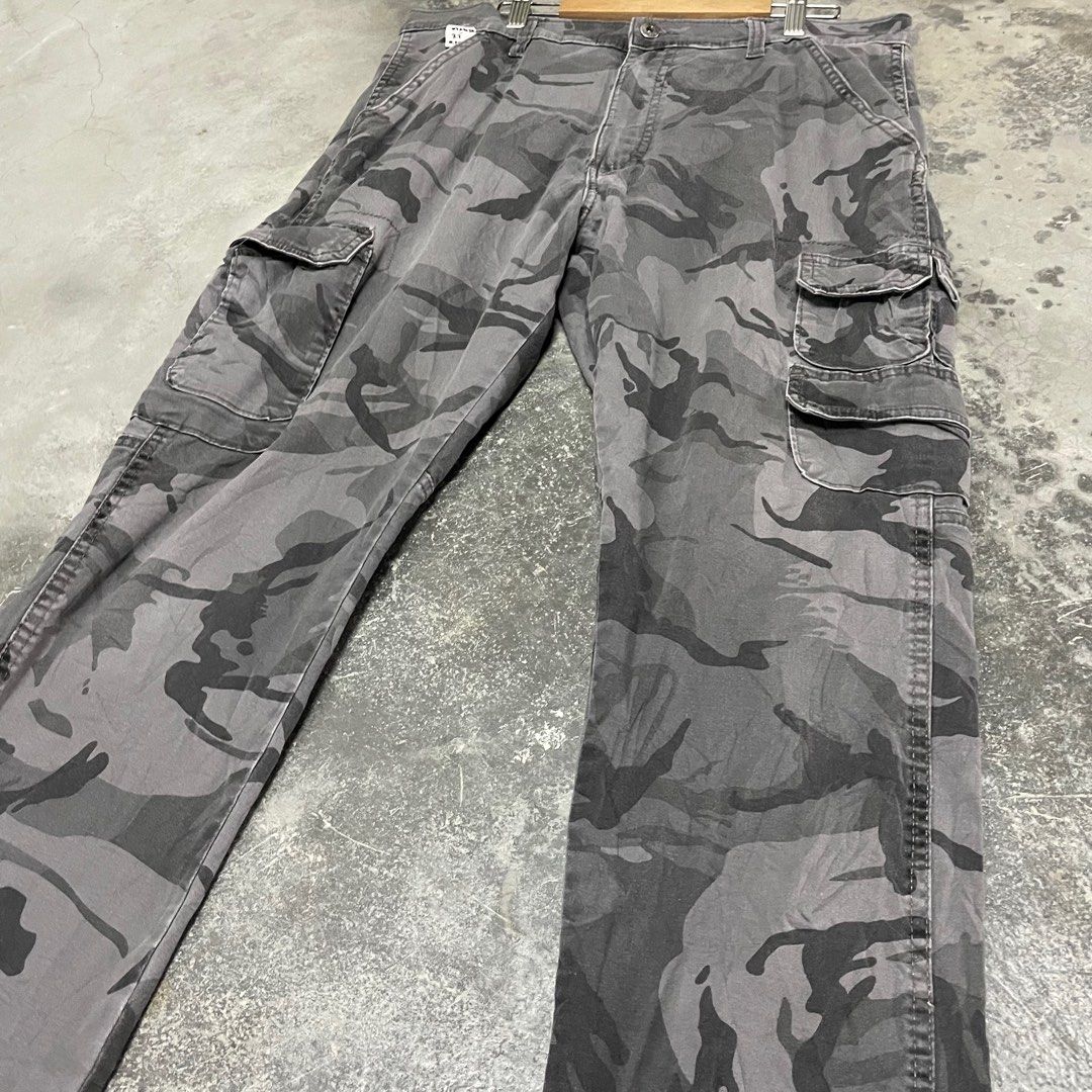 Wrangler camo best sale cargo pants