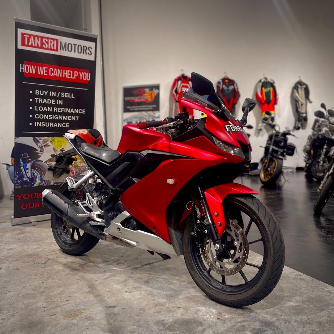 Yamaha r15 v3 red hot sale colour price