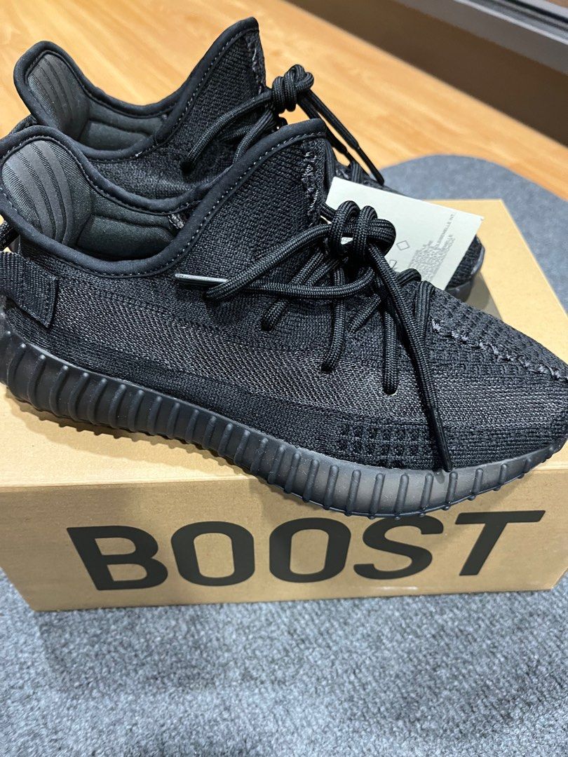 Yeezy 350 v2 Onyx Size 6.5UK UK 7 Delivery Men s Fashion