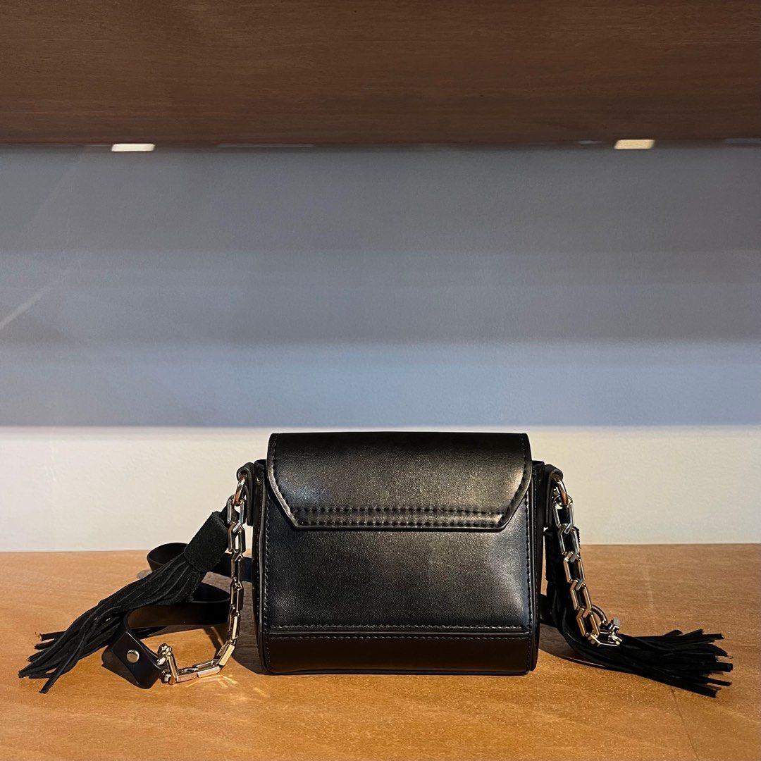 Zara hotsell tassel bag