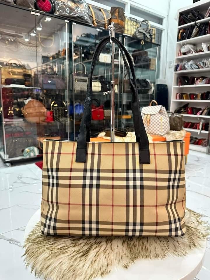 13 980 lp plus sf Orig Burberry tote bag Medium size PVC and