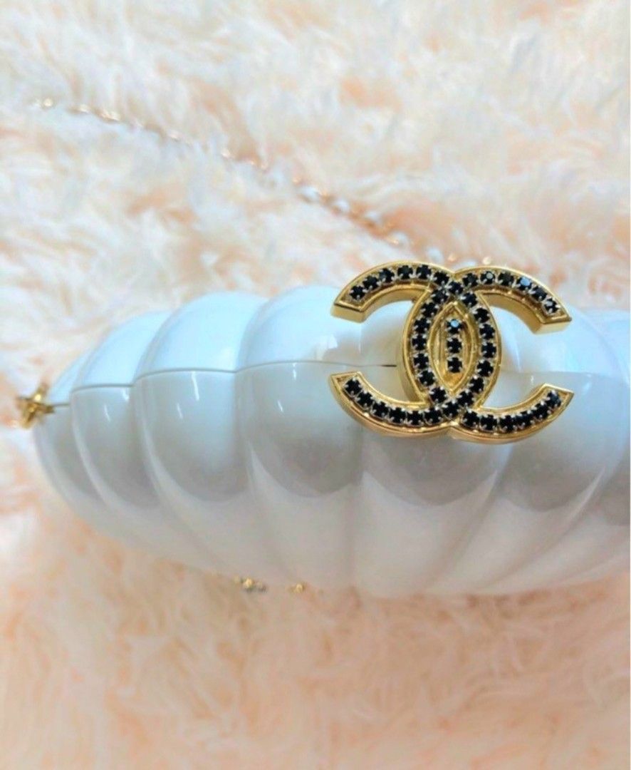 Chanel Shell VIP Gift Clutch 2016