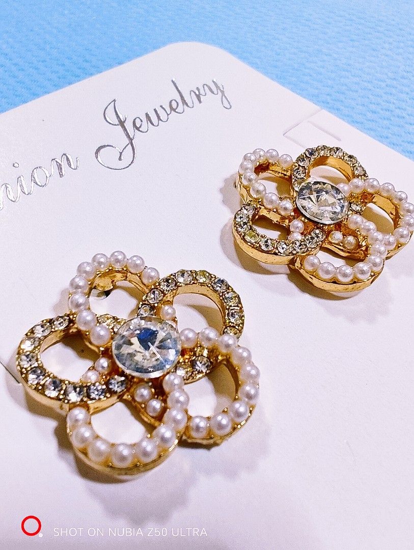 Cute vintage top earrings