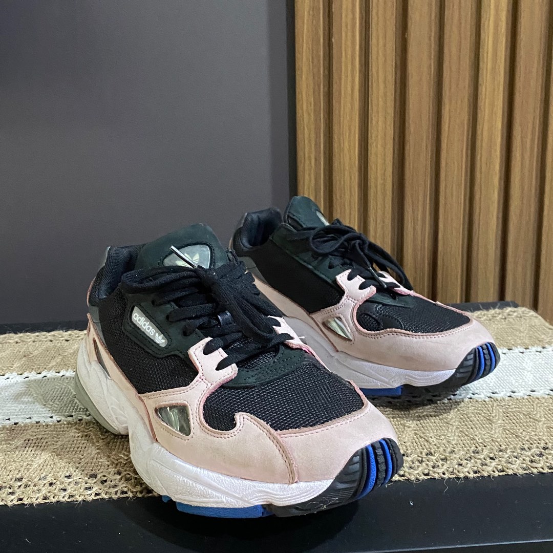 Adidas outlet falcon female