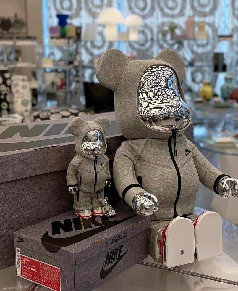 BEARBRICK 限量商品Nike Tech Fleece (電鍍Bear+ Nike特製N98運動衣