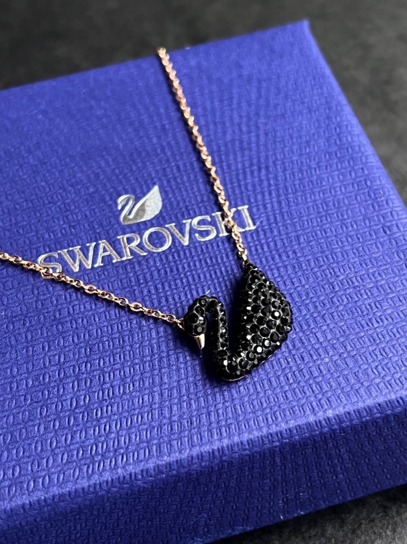 Swarovski Iconic Swan Pendant 2024 www.houwelings