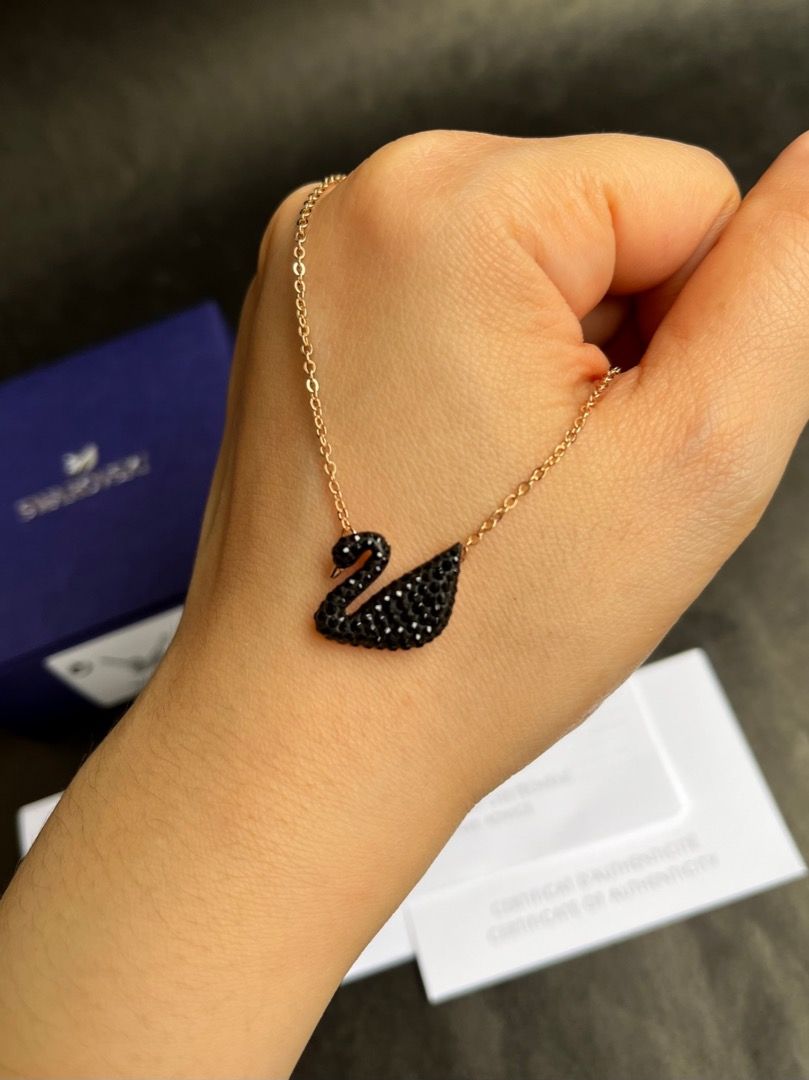 Iconic swan outlet necklace