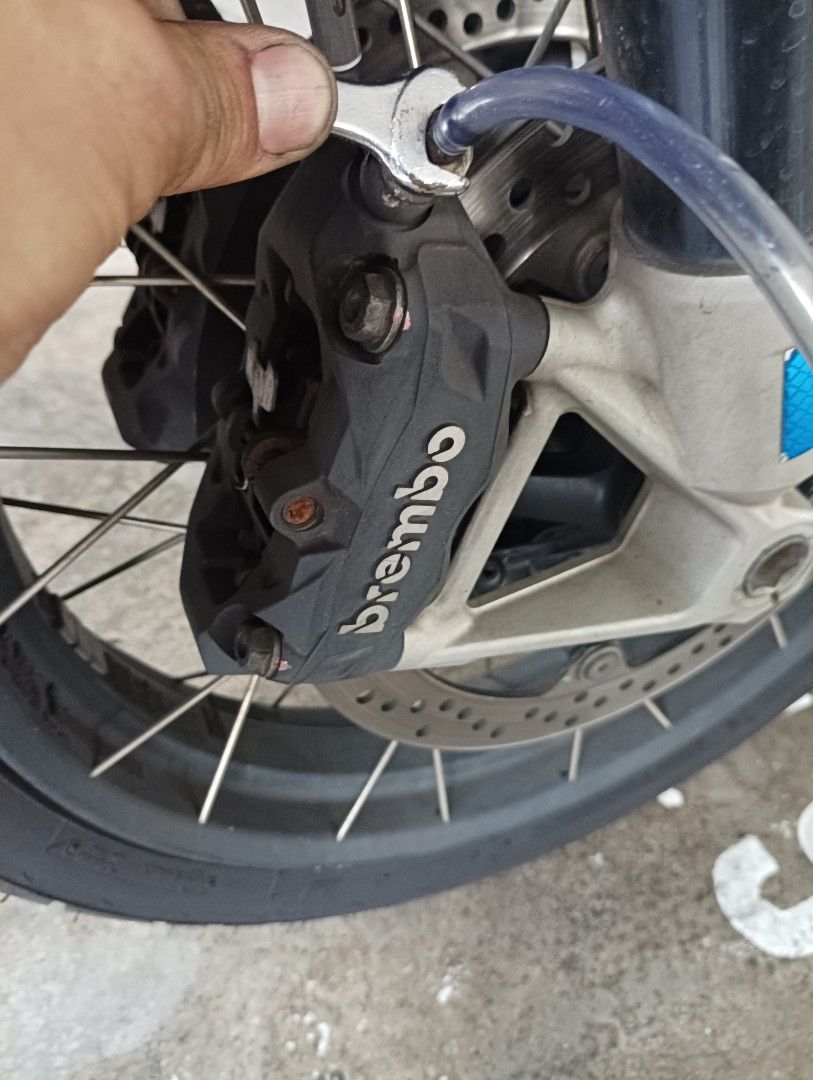 Bleeding and Flushing of Front/ Rear Brake Calipers for BMW R1200GSA GS