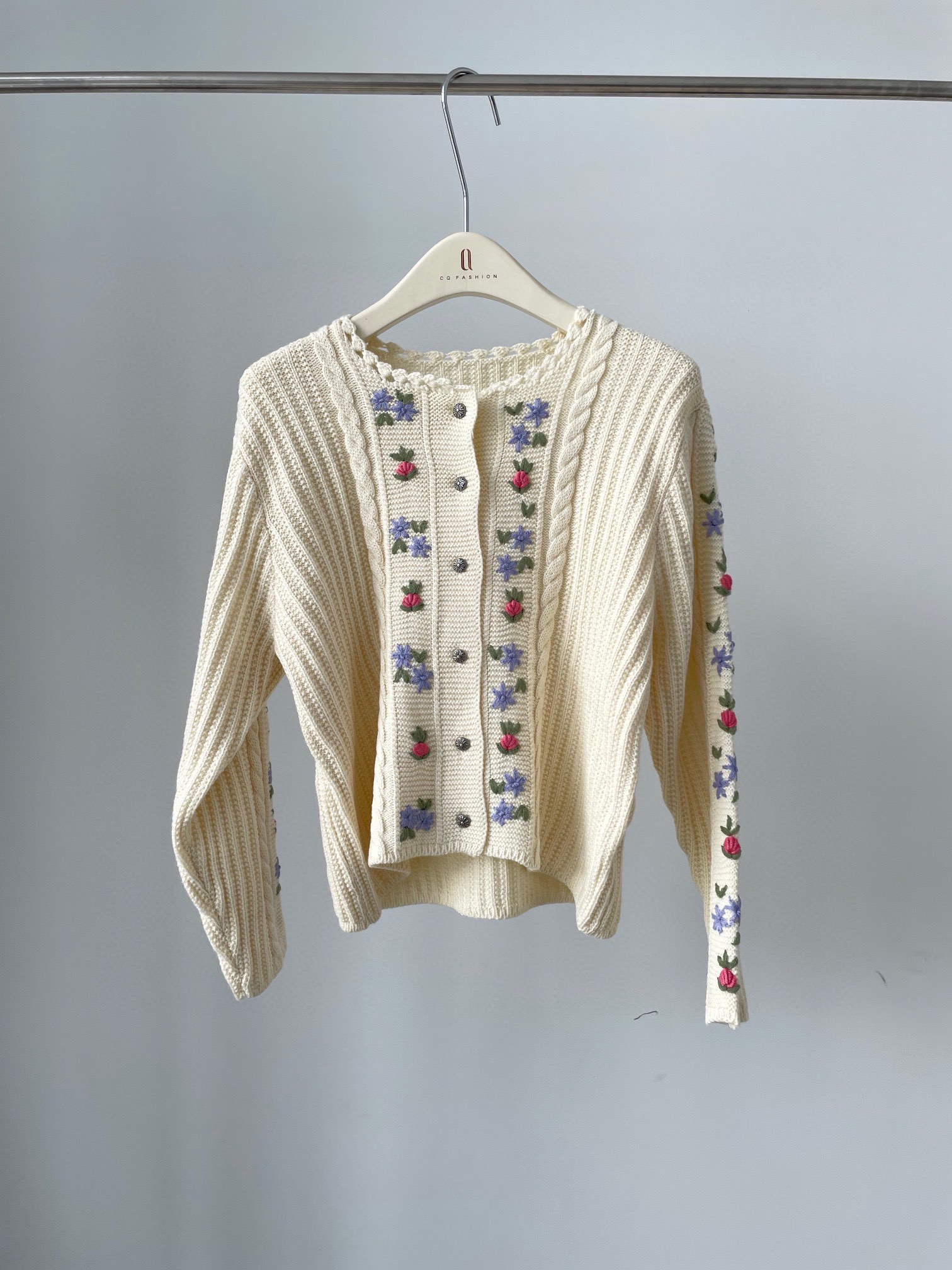 BN Authentic Niche Designer Brand New Retro Hand embroidered Wool