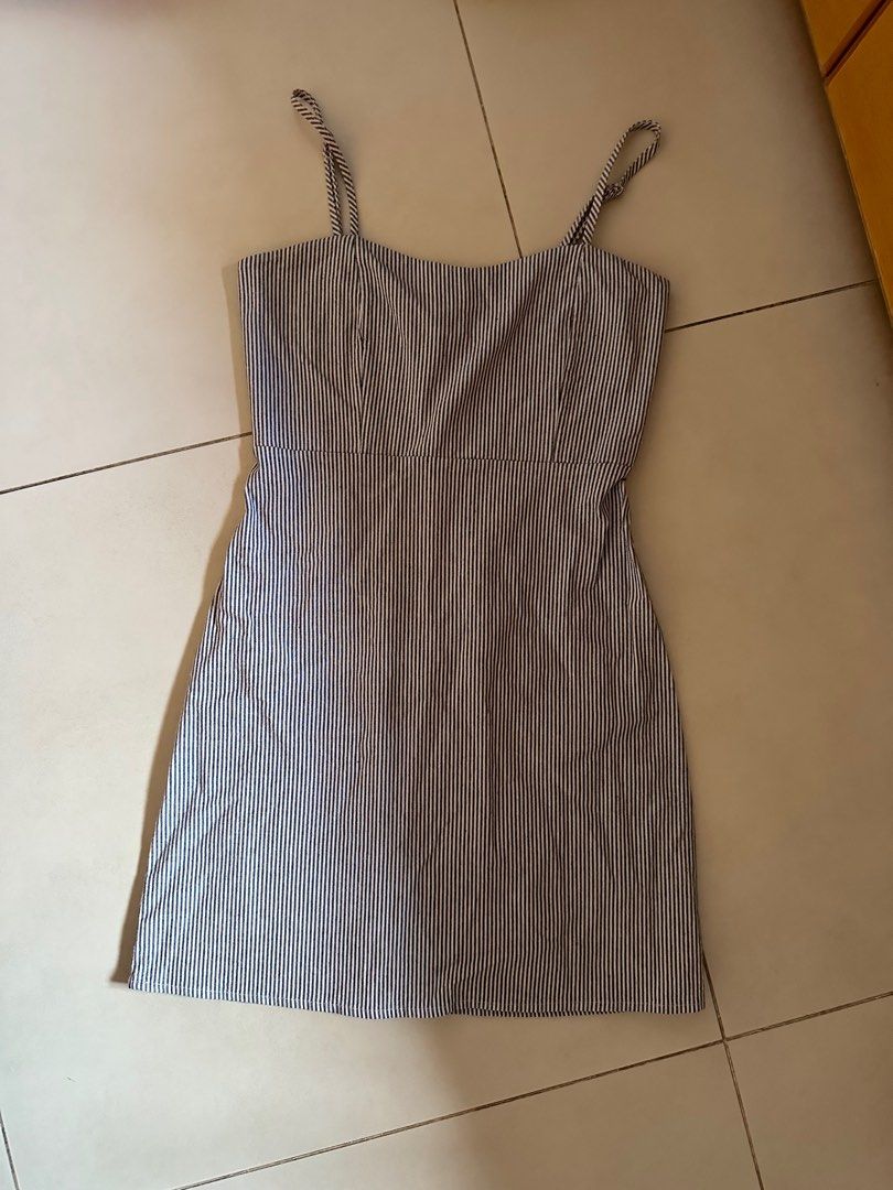 Brandy Melville Arianna Dress, 女裝, 連身裙& 套裝, 連身裙- Carousell