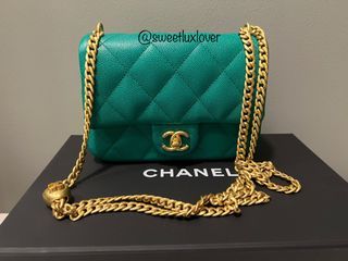 TOYBOY jelly handbag is spoofing on CHANEL handbag. TOYBOY has been warmly  welcomed by ladies for its gentle and elega…