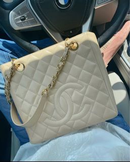 (Category: ) located in . Submitted by coco_love_Luxury (Listing ID 1260078382, Image 1). Description: .