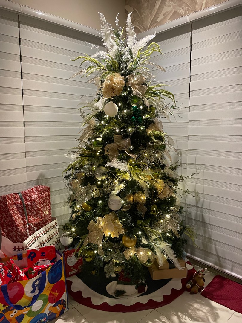 Christmas Tree, Furniture & Home Living, Home Decor, Other Home Decor on Carousell