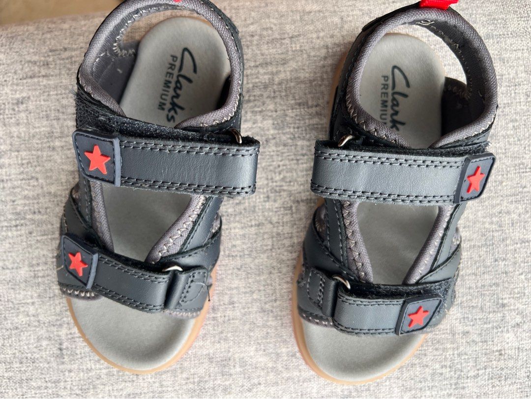 Clarks sandals kids size 26