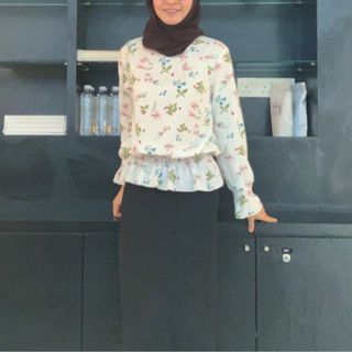 Classic profile skirt  (free blouse)