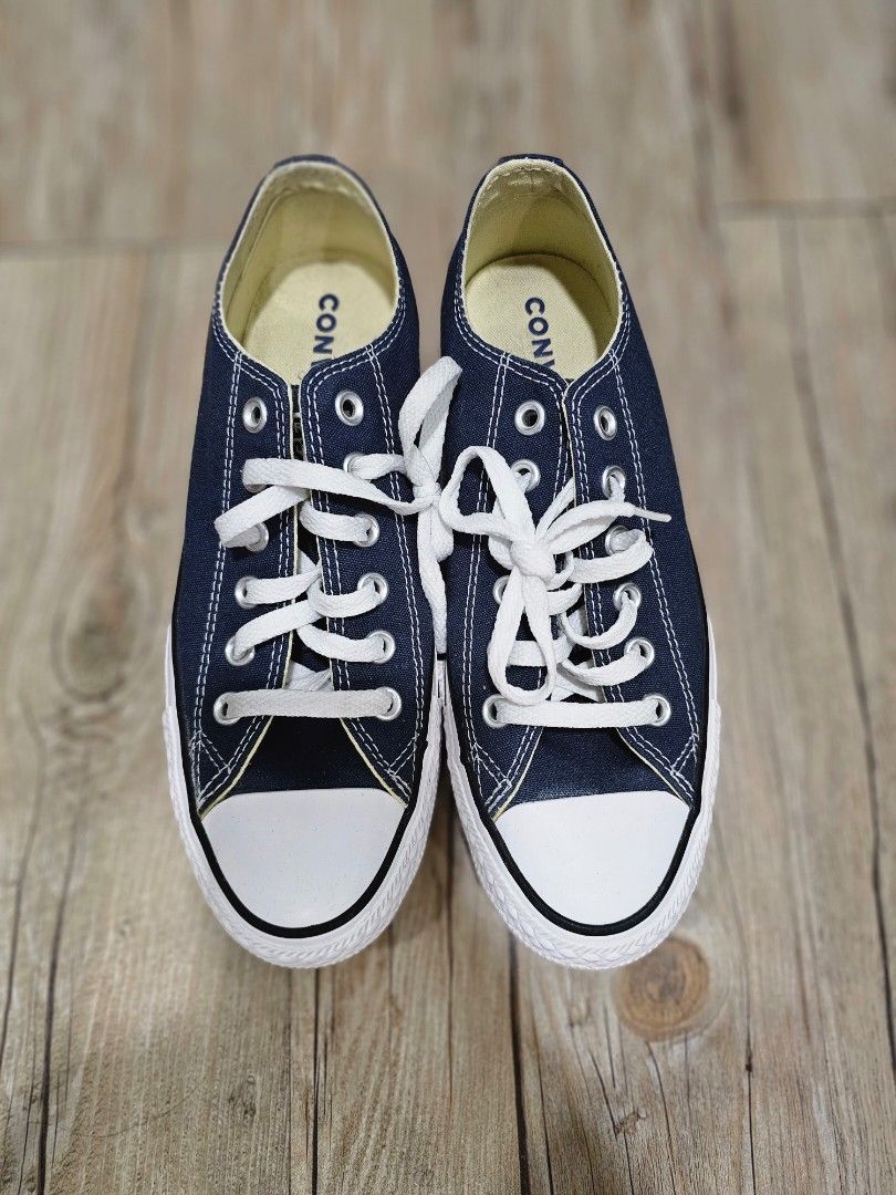 Navy blue deals converse shoes