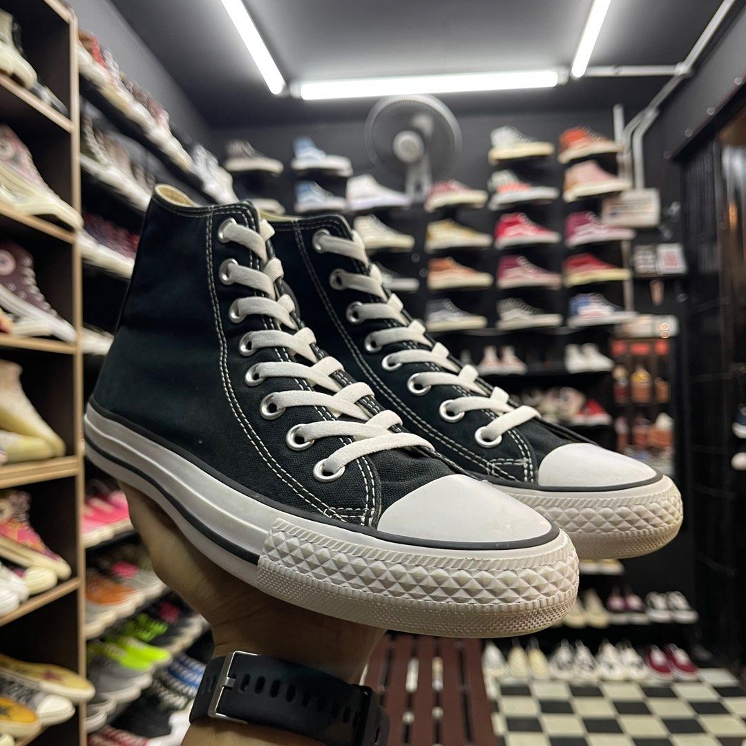 Converse Chuck Taylor Men s Fashion Footwear Sneakers on Carousell