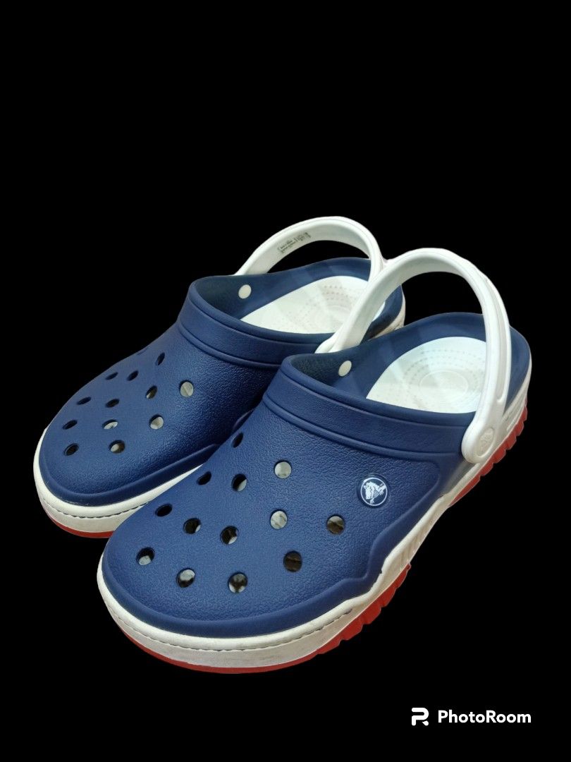 Front court outlet clog crocs