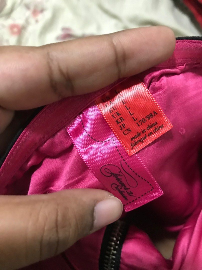 Forever 21 tube (Category: Others Tops) located in Quezon City. Submitted by declutterwithsandy (Listing ID 1261890668, Image 2). Description: Never worn CHECK YOUR FREE ITEM HERE 👇🏾 https://carousell.app.link/gq4IkluIvEb.