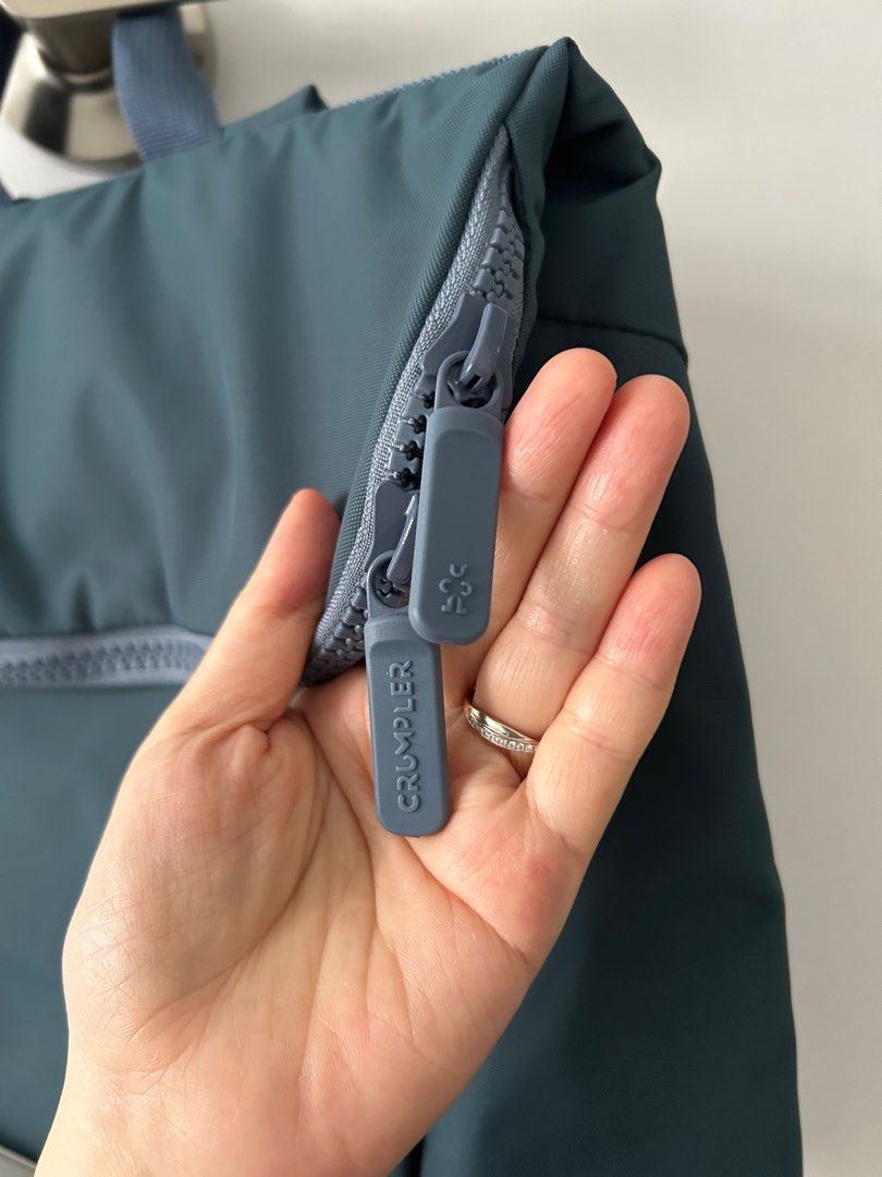 Crumpler amplitude outlet backpack