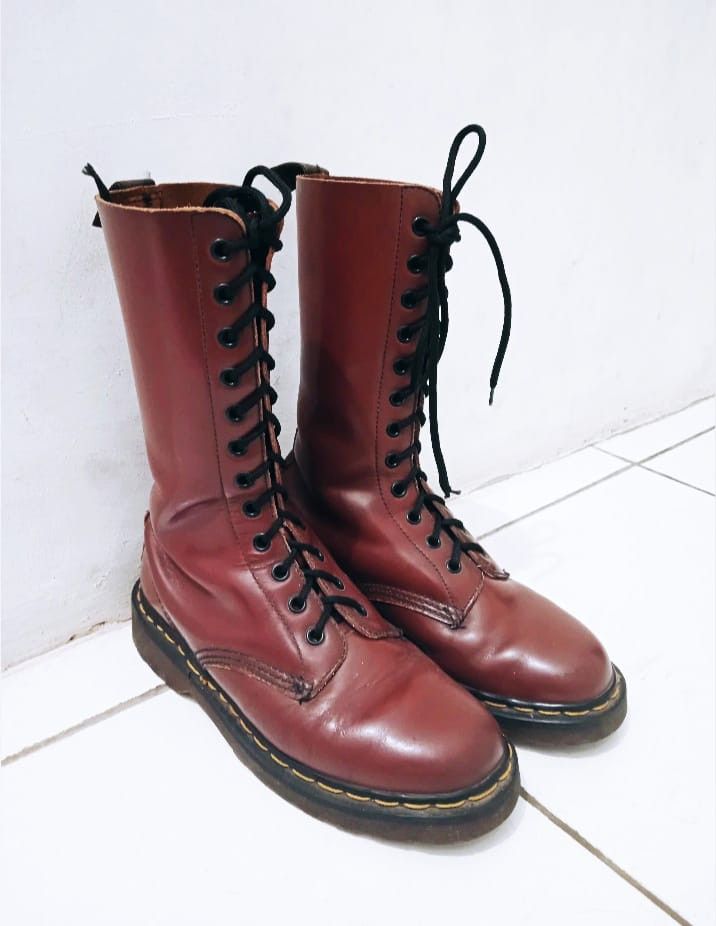 12 hole dr martens online