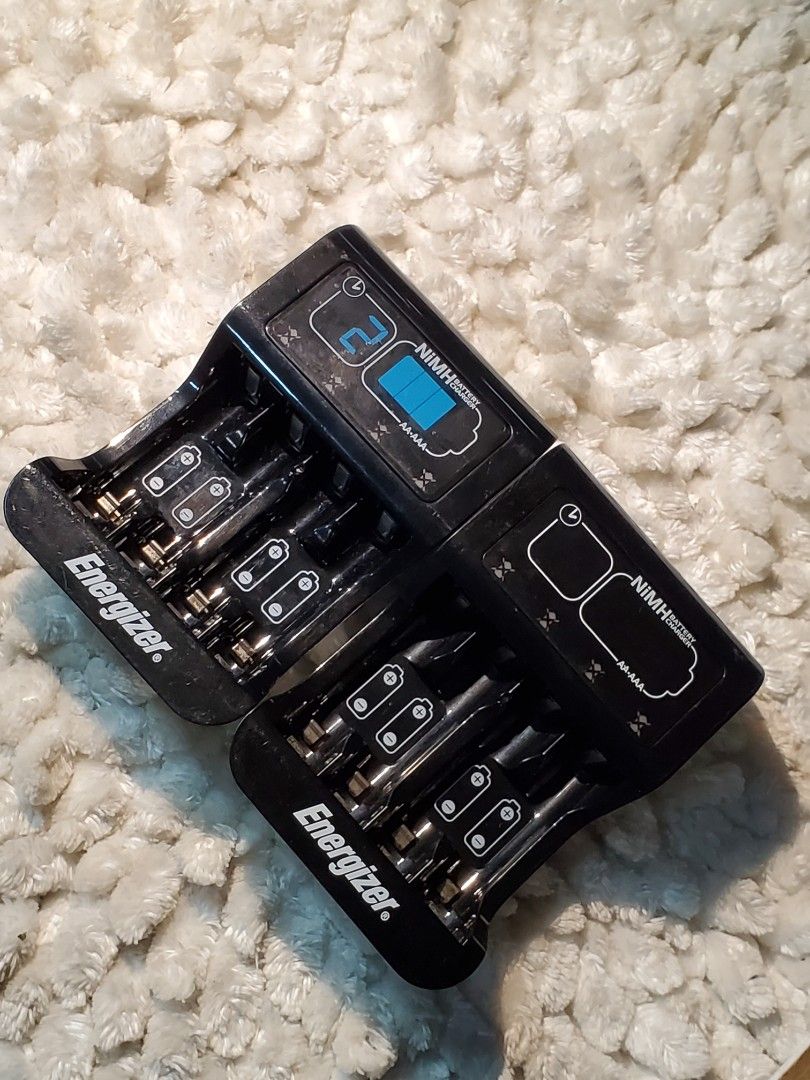 Energizer AA-AAA Battery Charger CHP41US (Category: Batteries & Chargers) located in Pasig City. Submitted by califinestcollectibles (Listing ID 1261836815, Image 1). Description: Energizer AA-AAA Battery Charger CHP41US 2pcs AVAILABLE 550 PER EACH From USA 110v-240v Issues: Scratches Well Used Selling as is Detailed and actual picture posted.