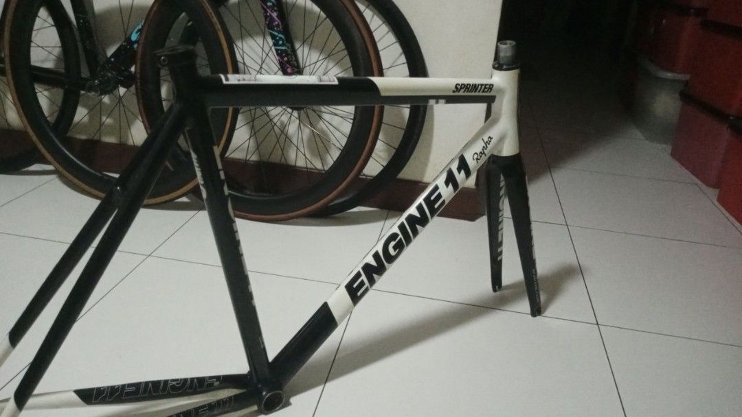 Engine 11 sprinter fixie frameset, Sports Equipment, Bicycles & Parts