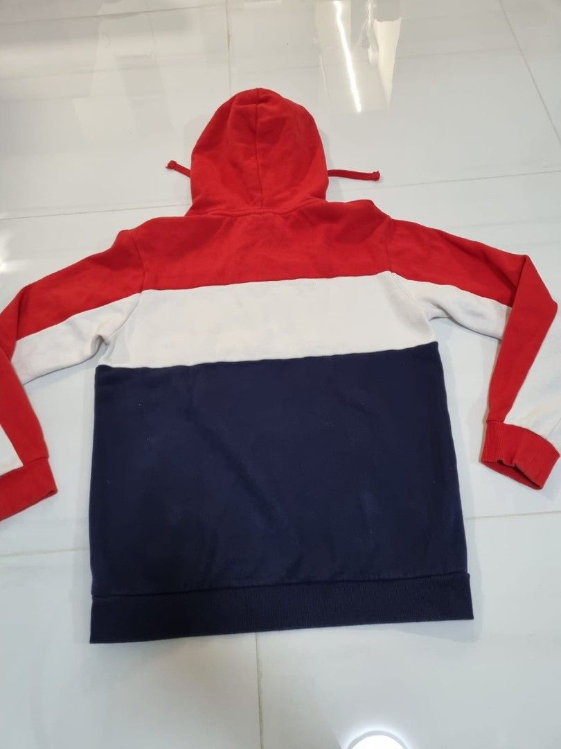 Red white and outlet blue fila hoodie