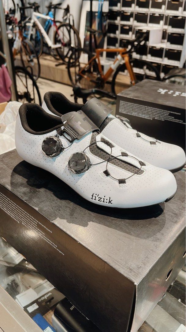 FIZIK VENTO INFINITO CARBON WHITE/BLACK, Women's Fashion