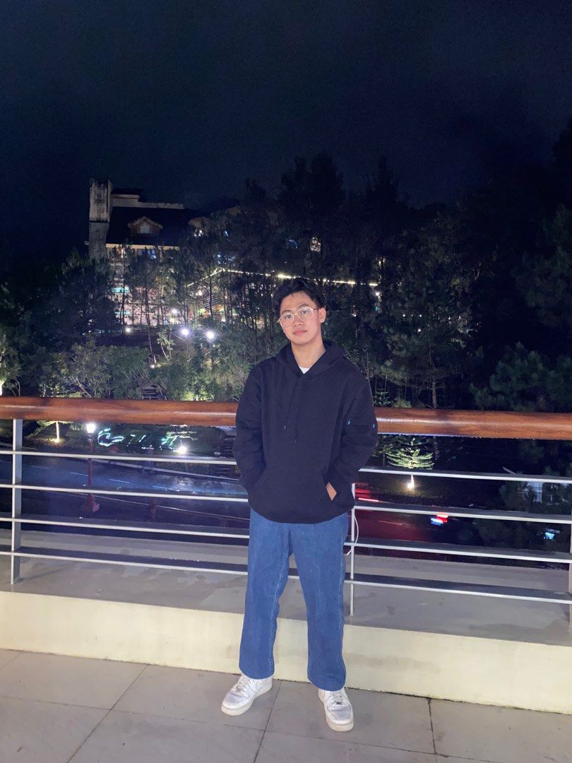 H&m Black hoodie (Category: Coats, Jackets and Outerwear) located in Taguig. Submitted by studioideya (Listing ID 1261850758, Image 3). Description: Slighty used black hoodie size medium .