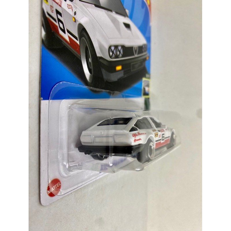 Miniature Hot Wheels Alfa Romeo GTV6 Loose - Échelle 1:64, Couleur Blanc, Occasion En Très Bon état | Pour Collection