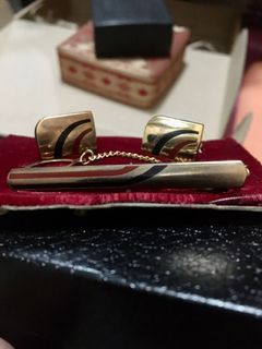 KG150CTSET 6 Gold Toned Cuff Links and Necktie Clip Tie Bar Set, Rectangular Cufflinks with Black and Red Lines, Vintage Fashion Accessory for Men