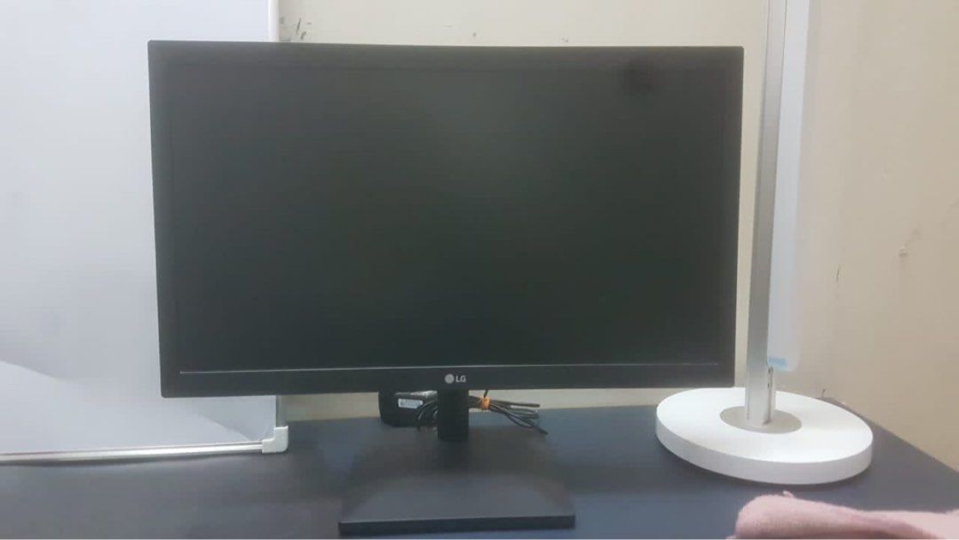 LG LCD Monitor 19 Inch (Edge color spoiled), Computers & Tech, Parts ...