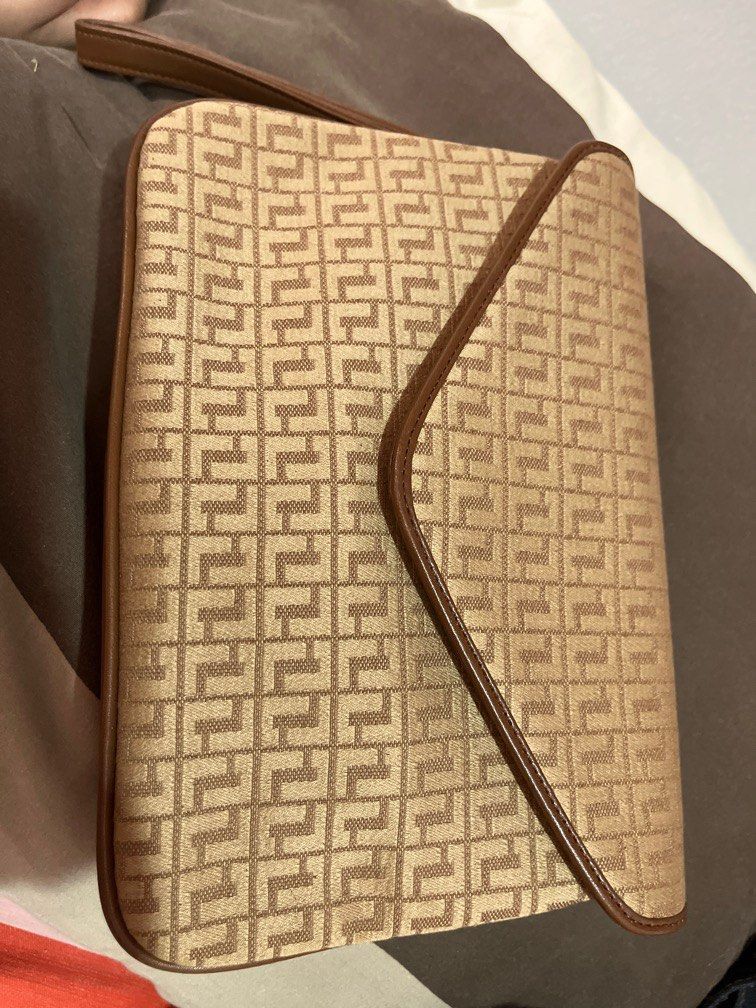 Longchamp Vintage Clutch / Sling bag (Category: Luxury Bags & Wallets) located in Cavite. Submitted by tin09y (Listing ID 1261801428, Image 2). Description: Super nice vintage bag (can be used as clutch or cross body. Flaw: expired leather lining. But overall super nice pa for a vintage bag..