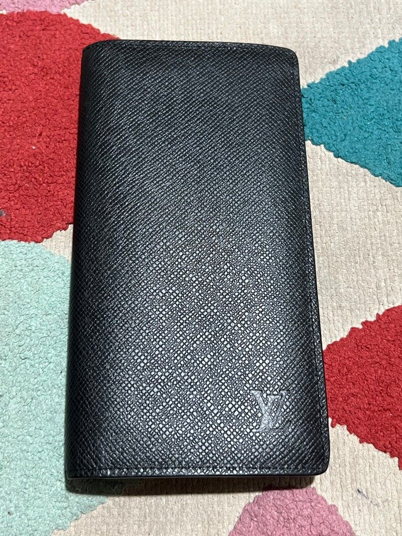 Louis Vuitton Dark Green Taiga Leather Brazza Wallet Long Card Holder –  Bagriculture