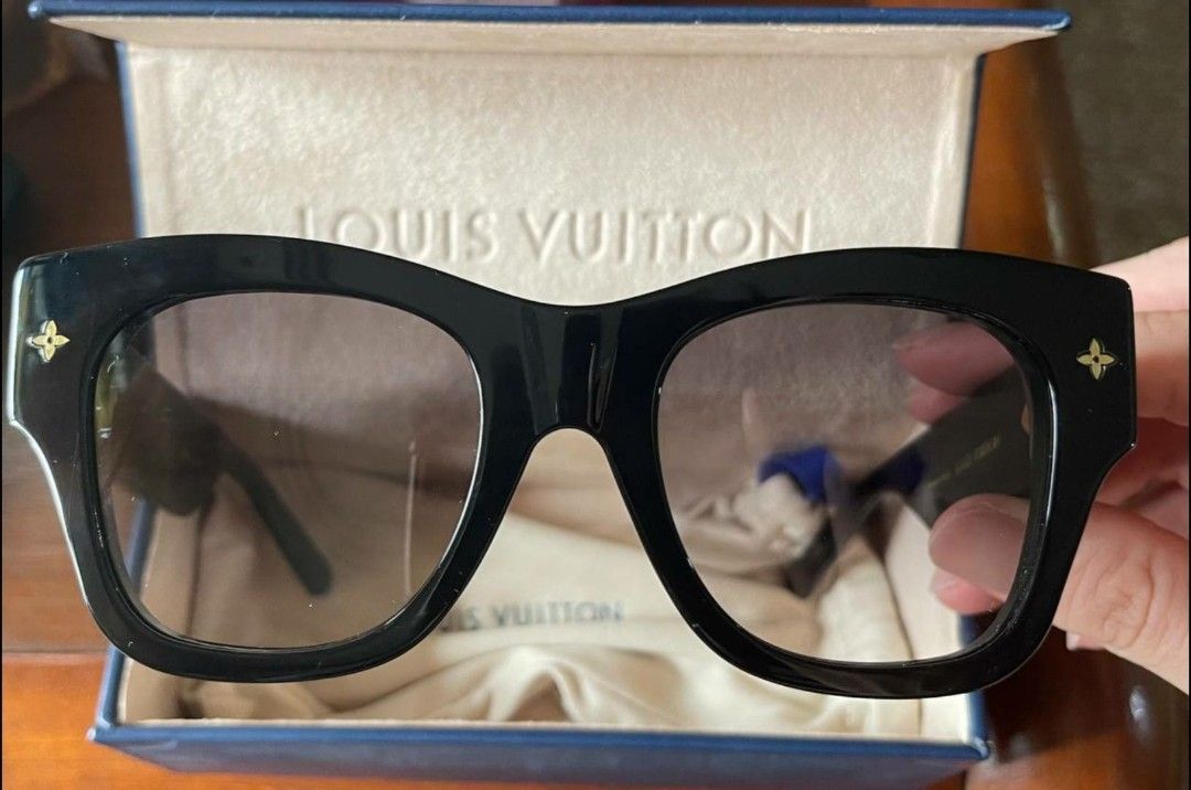 Louis Vuitton Rendezvous-Vous Cat Eye Sunglasses Black $ Gold LV