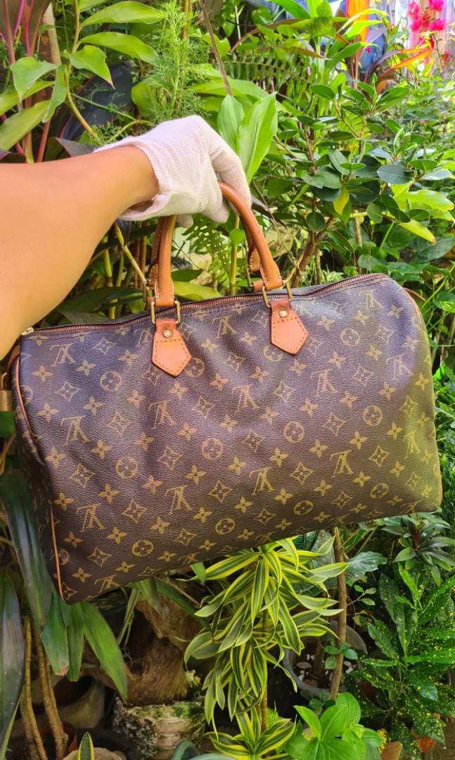 Authentic Louis Vuitton Speedy 40 ( LV speedy 40 ), Luxury, Bags & Wallets  on Carousell