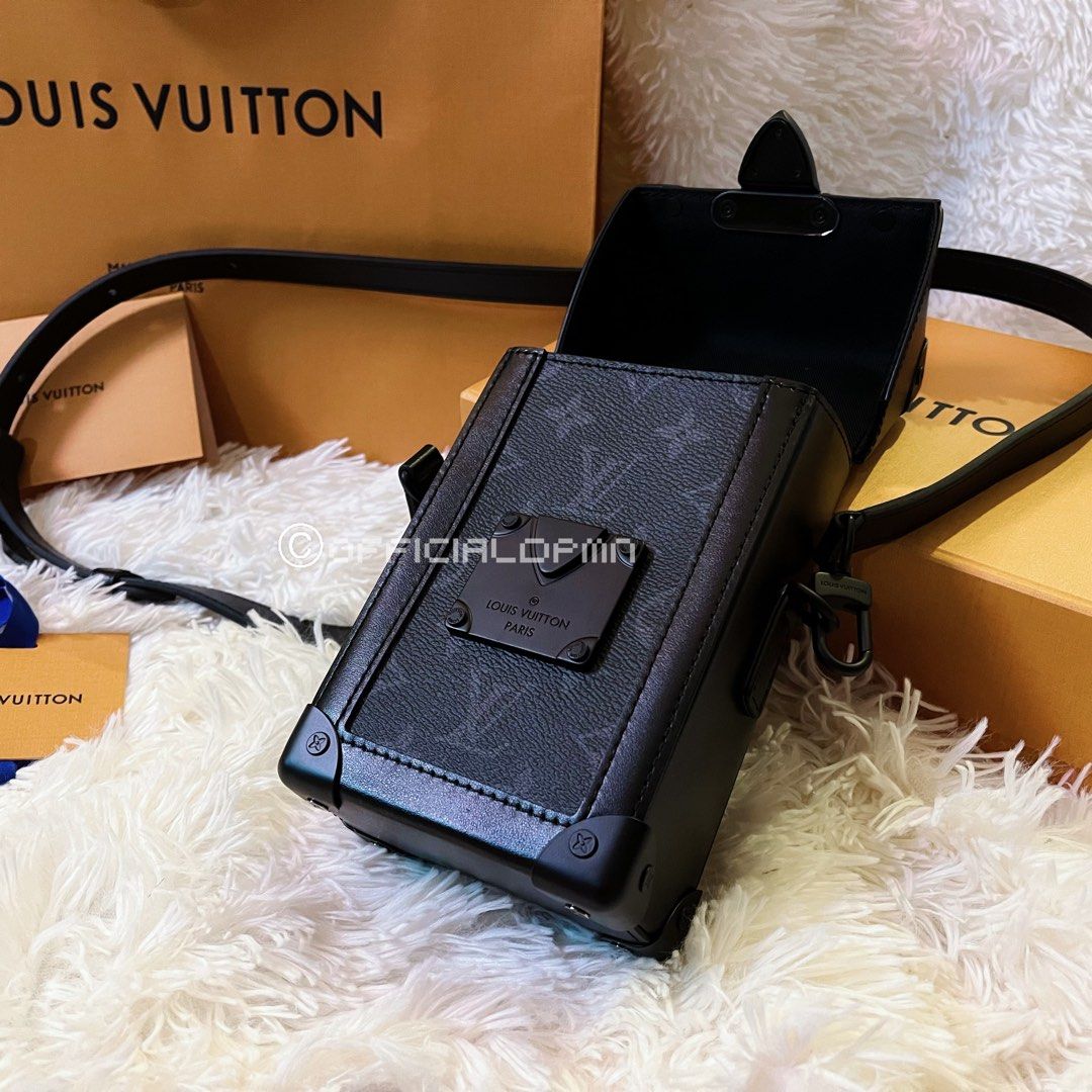 Authentic Louis Vuitton N°7 Vertical Box Trunk Neon Green Handle M59664,  Luxury, Bags & Wallets on Carousell