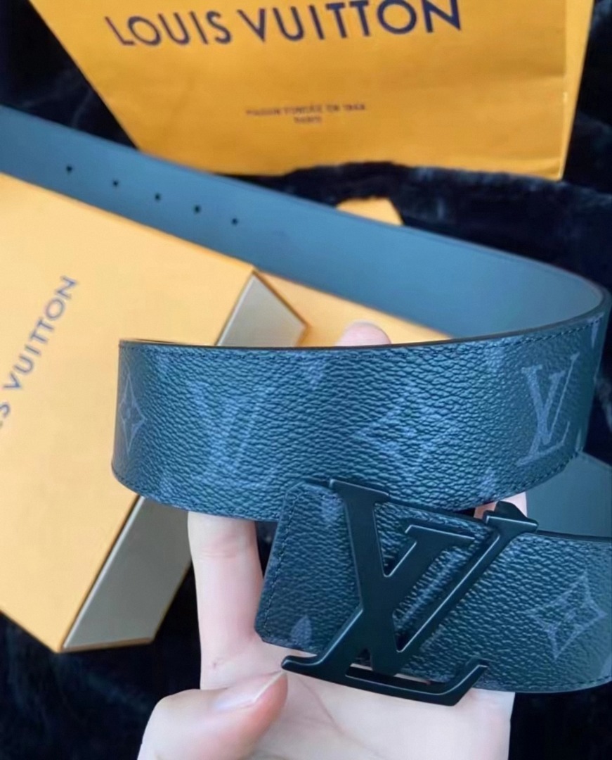 Shop Louis Vuitton MONOGRAM Lv iconic 20mm reversible belt (M0440W