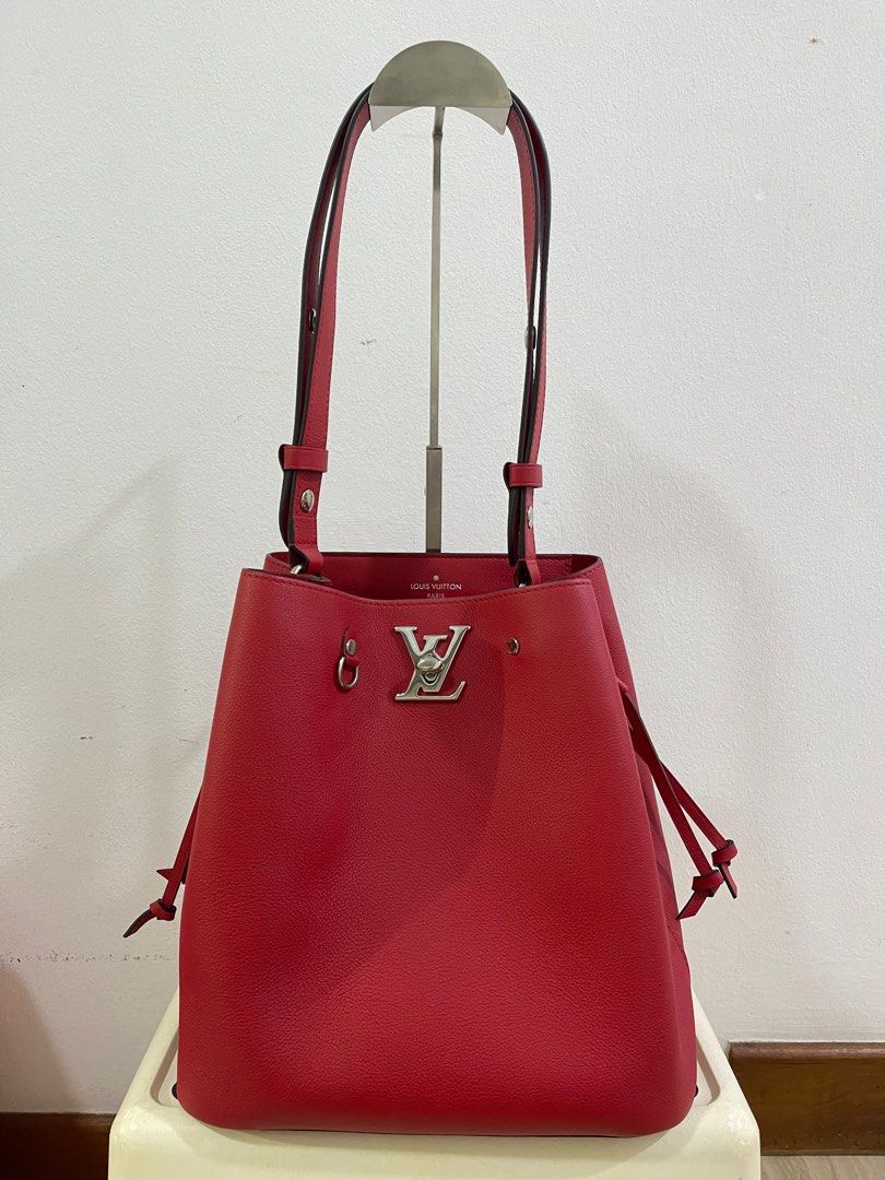 Lockme bucket leather handbag Louis Vuitton Red in Leather - 36205037